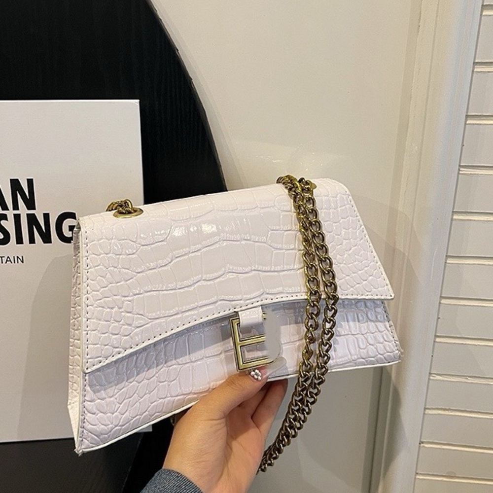 New white “B” fashion crossbody/shoulder bag